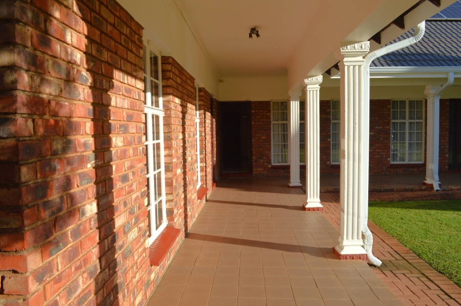 4 Bedroom Property for Sale in Flamwood North West